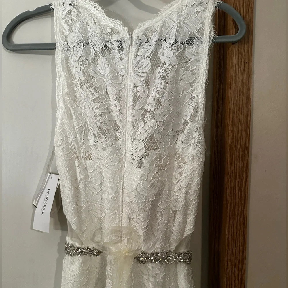 Elegant White Lace Dress - Picture 7 of 8